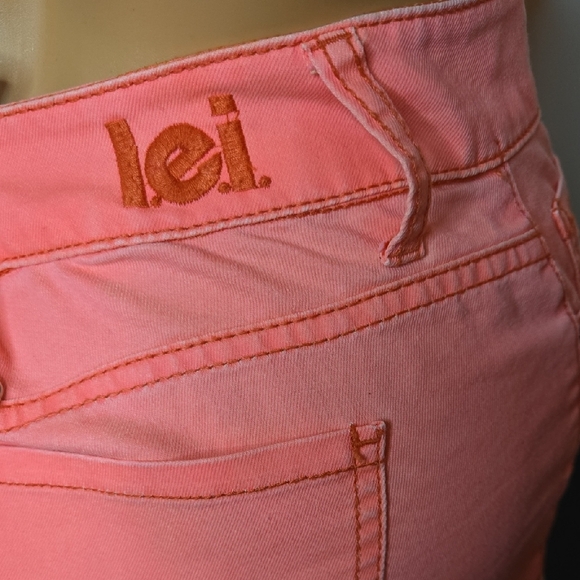 LEI Women's Coral Shorts - Picture 5 of 13